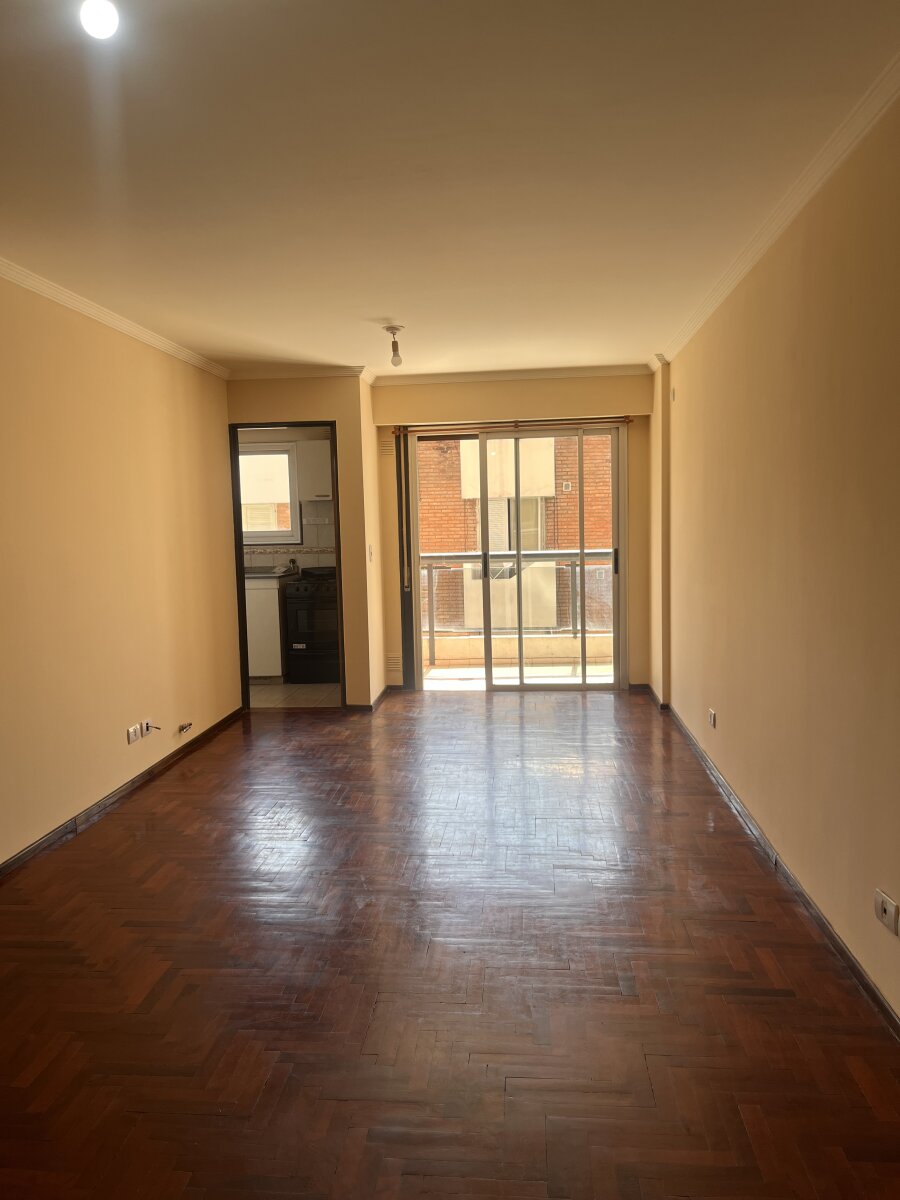 ALQUILER DOS DOMITORIOS CON BALCON. B° CENTRO
