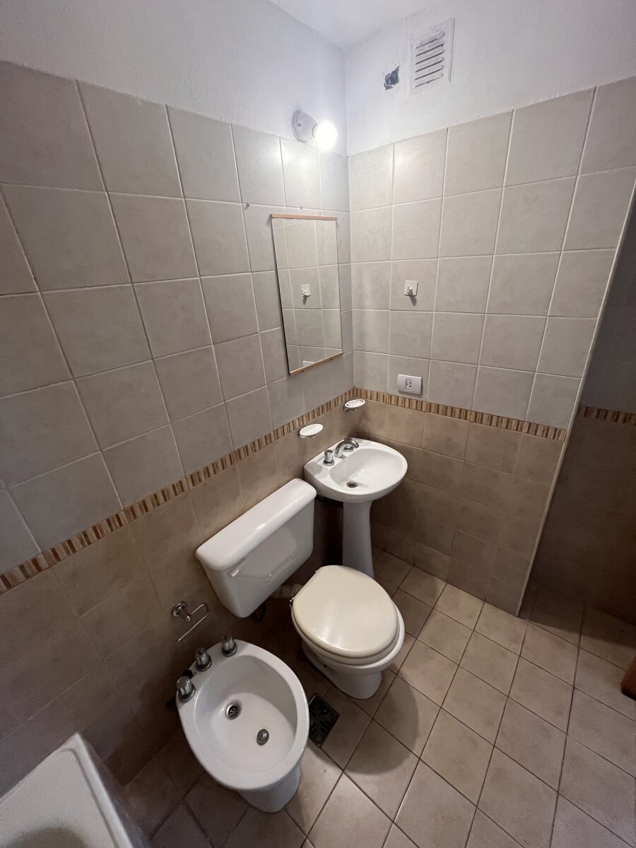 ALQUILER DOS DOMITORIOS CON BALCON. B° CENTRO - Imagen 6