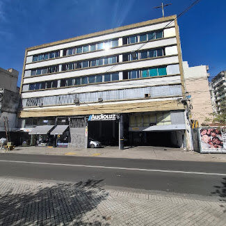 Amplia Cochera Céntrica Maipu 800 tercer piso con ascensor
