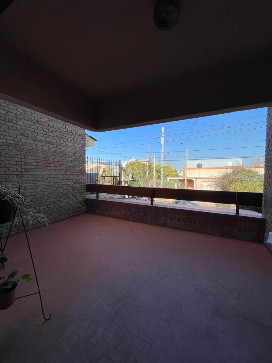 CASA 3 DORMITORIOS, ESCRITORIO, PISCINA, QUINCHO. ALTOS DE VILLA CABRERA - Imagen 4