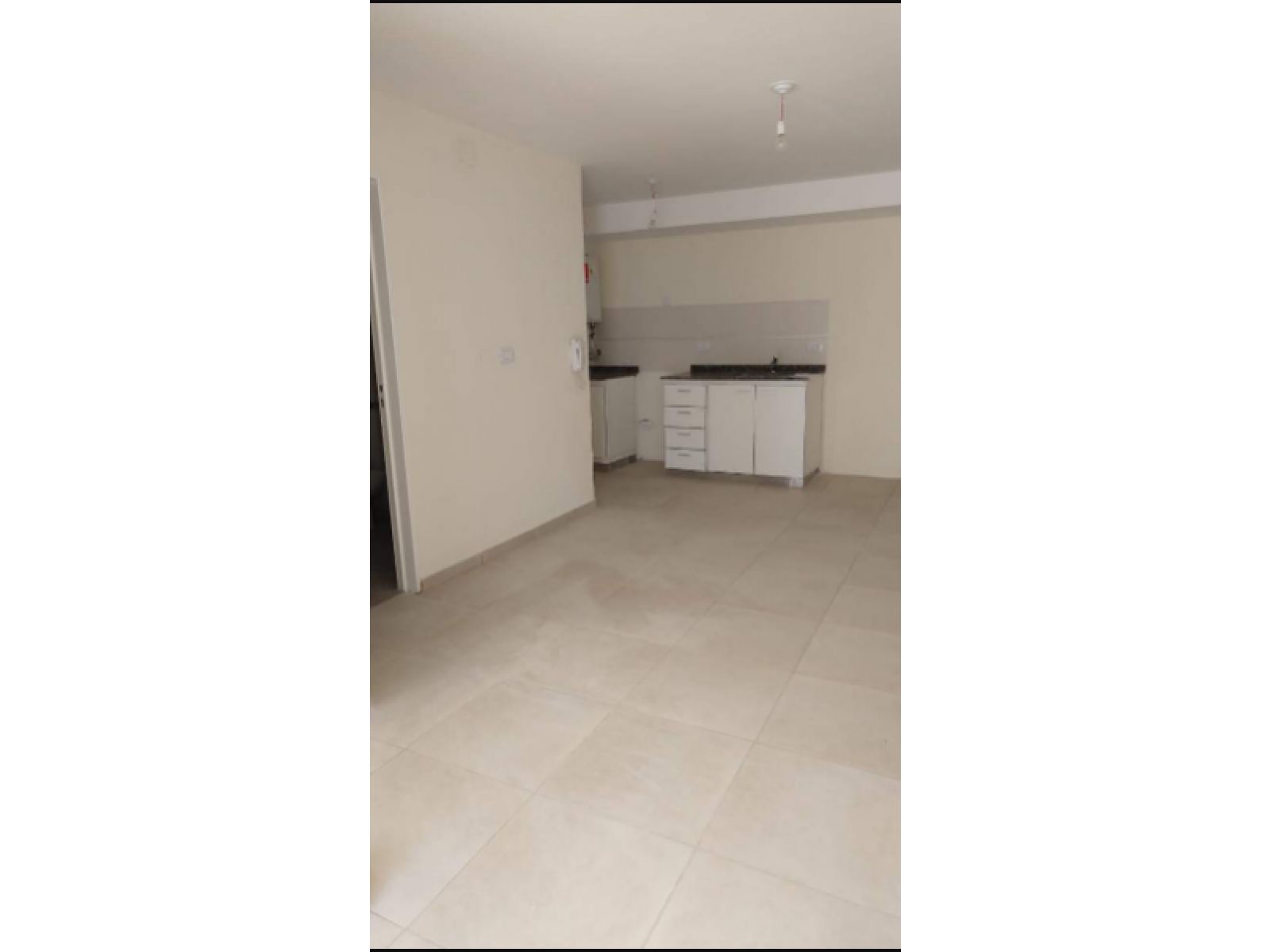 ALQUILER UN DORM EN SUBSUELO CON PATIO — foto 4