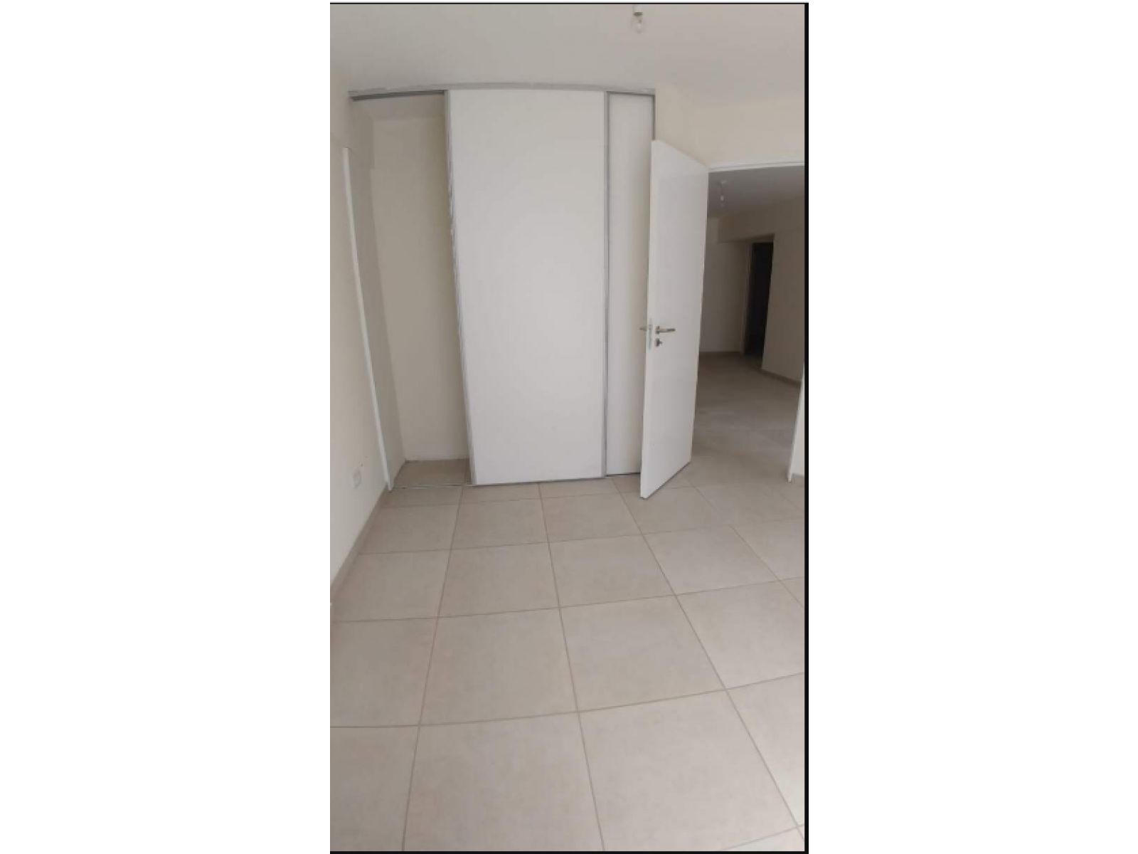 ALQUILER UN DORM EN SUBSUELO CON PATIO — foto 5