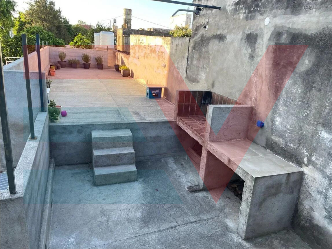 VENTA. B° PUEYRREDON. EXC UBICACION. CASA 2 DORM 2 BAÑOS + GARAGE — foto 7