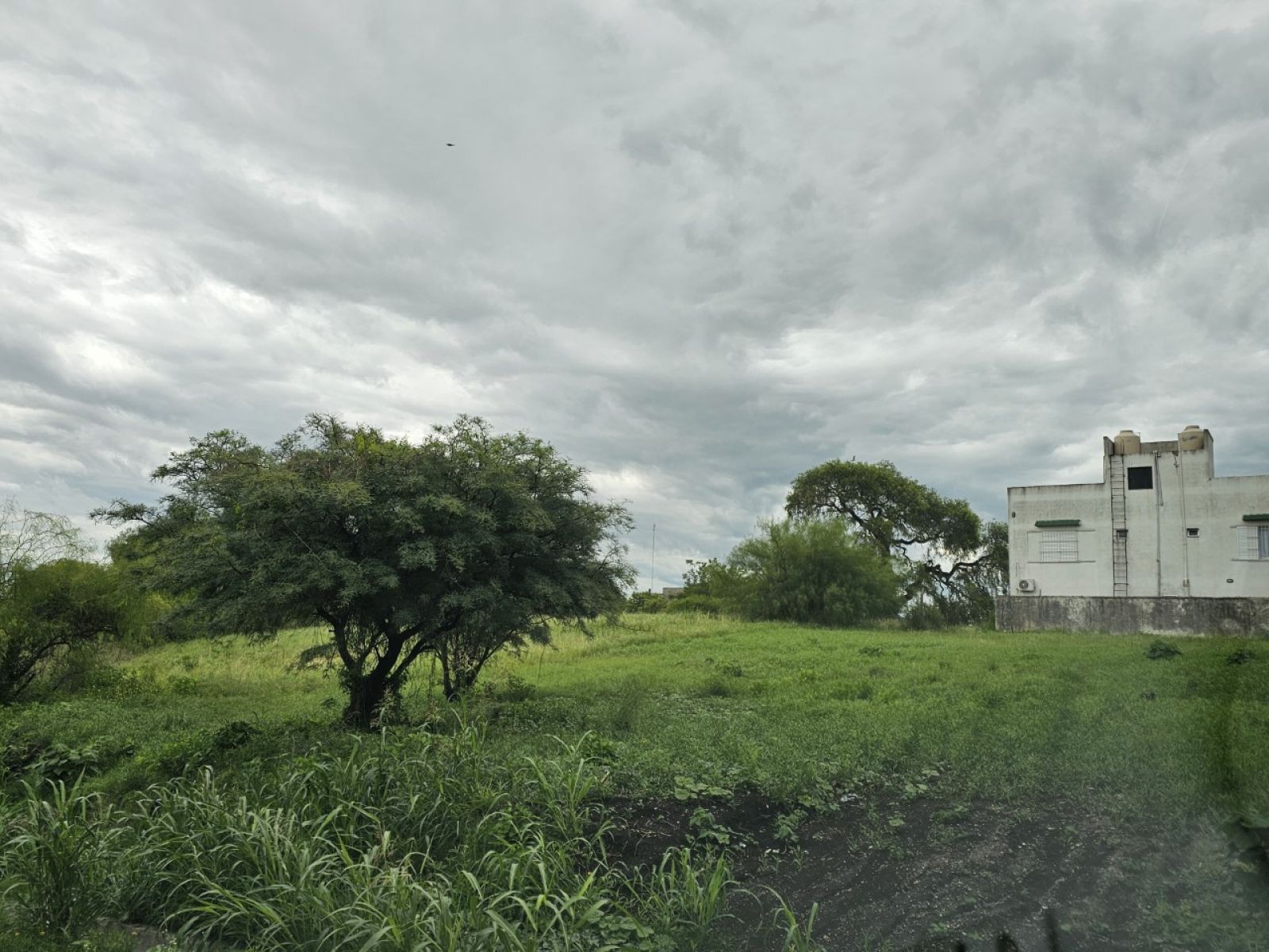 Amplio terreno con vista al rio, Gdor Sola y Bv Moreno — foto 3