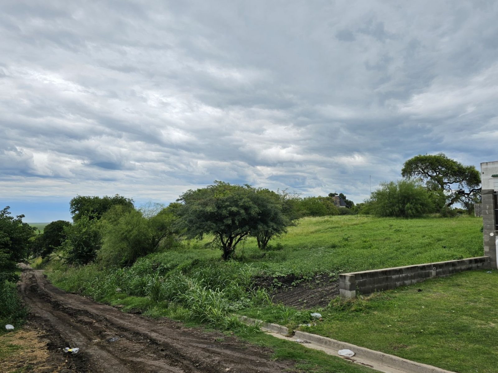 Amplio terreno con vista al rio, Gdor Sola y Bv Moreno — foto 2