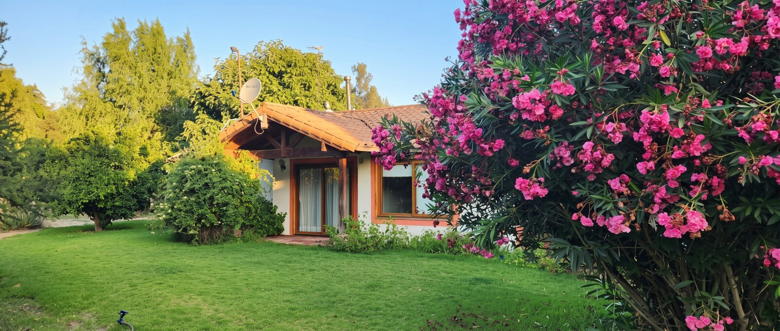 Casa en parcela con piscina, quincho y casa de visitas