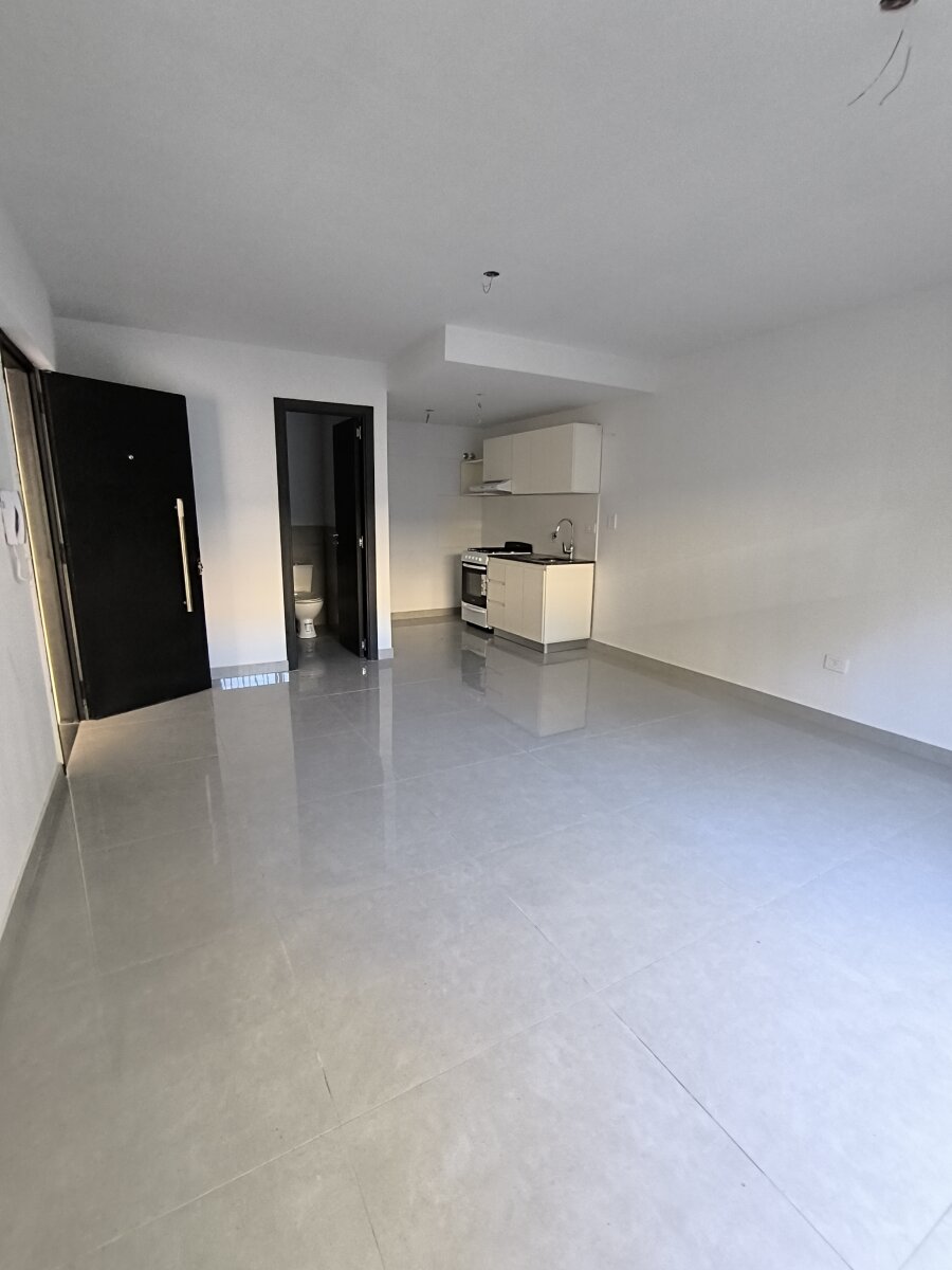 Departamento alquiler Alsina al 400 monoambiente con patio