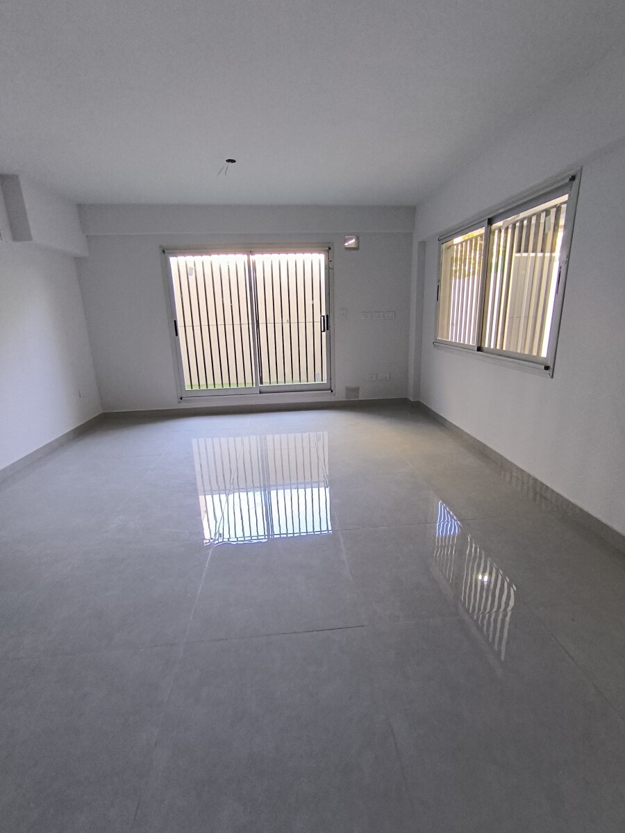 Departamento alquiler Alsina al 400 monoambiente con patio - 4