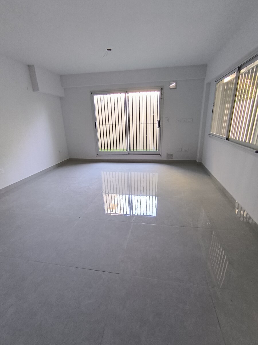 Departamento alquiler Alsina al 400 monoambiente con patio - 6