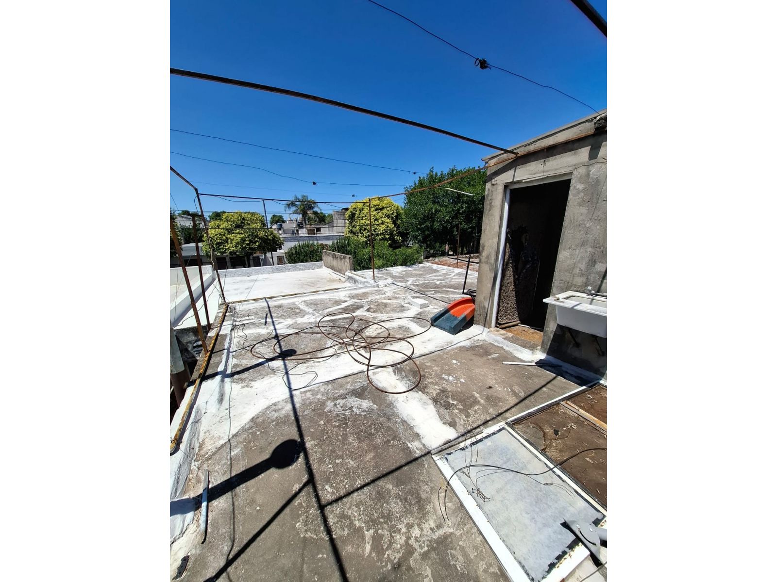 Amplia casa en venta con garaje. Dos casas en una. Apto credito. - 22