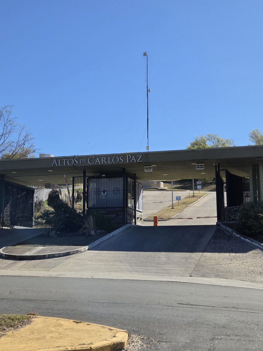 VENTA-LOTE COUNTRY ALTOS DE CARLOS PAZ- 1400M2-ESCRITURA - Imagen 4
