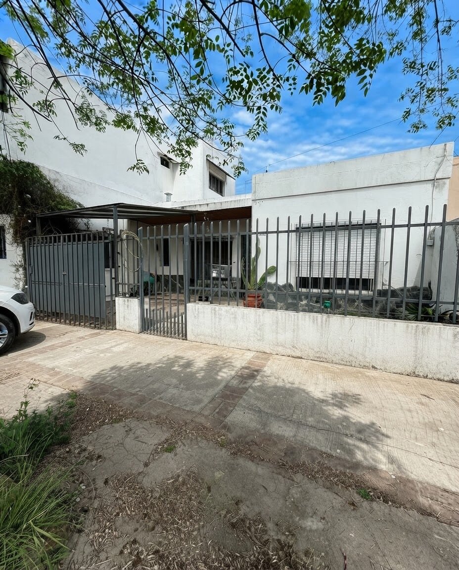 Casa 4 ambientes Villa Luzuriaga