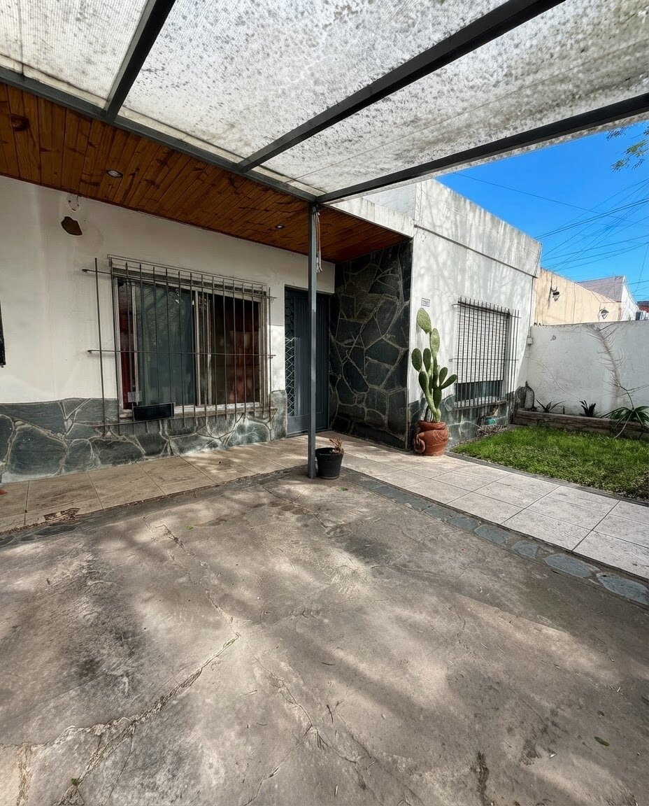 Casa 4 ambientes Villa Luzuriaga — foto 4