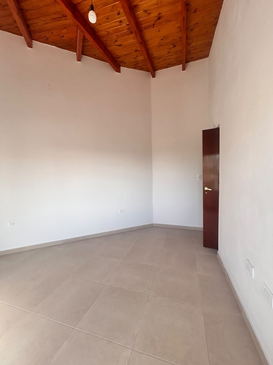 ALQUILER dpto planta alta con patio en zona sur - Imagen 3