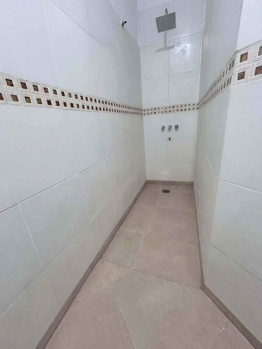 ALQUILER dpto planta alta con patio en zona sur - Imagen 6