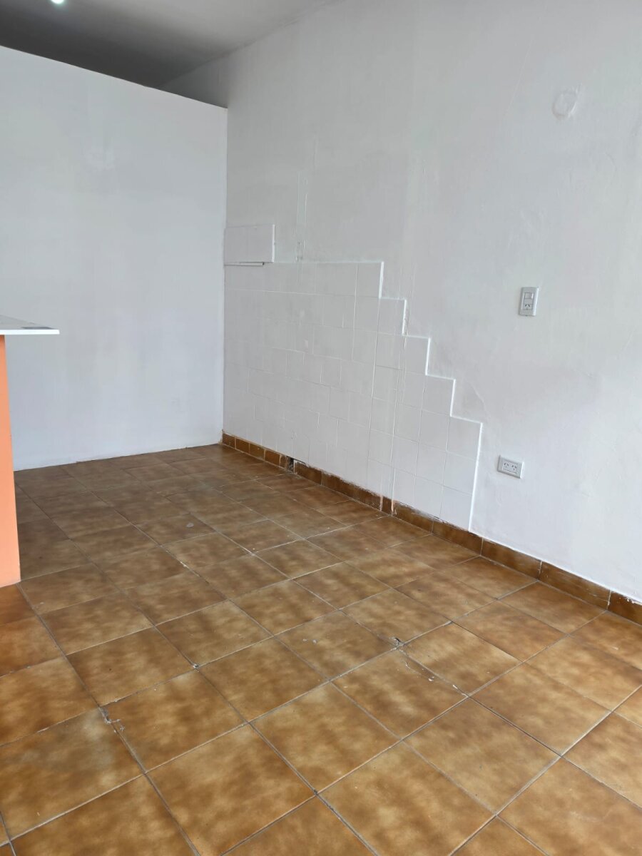 ALQUILER LOCAL COMERCIAL VILLA LUZURIAGA — foto 2
