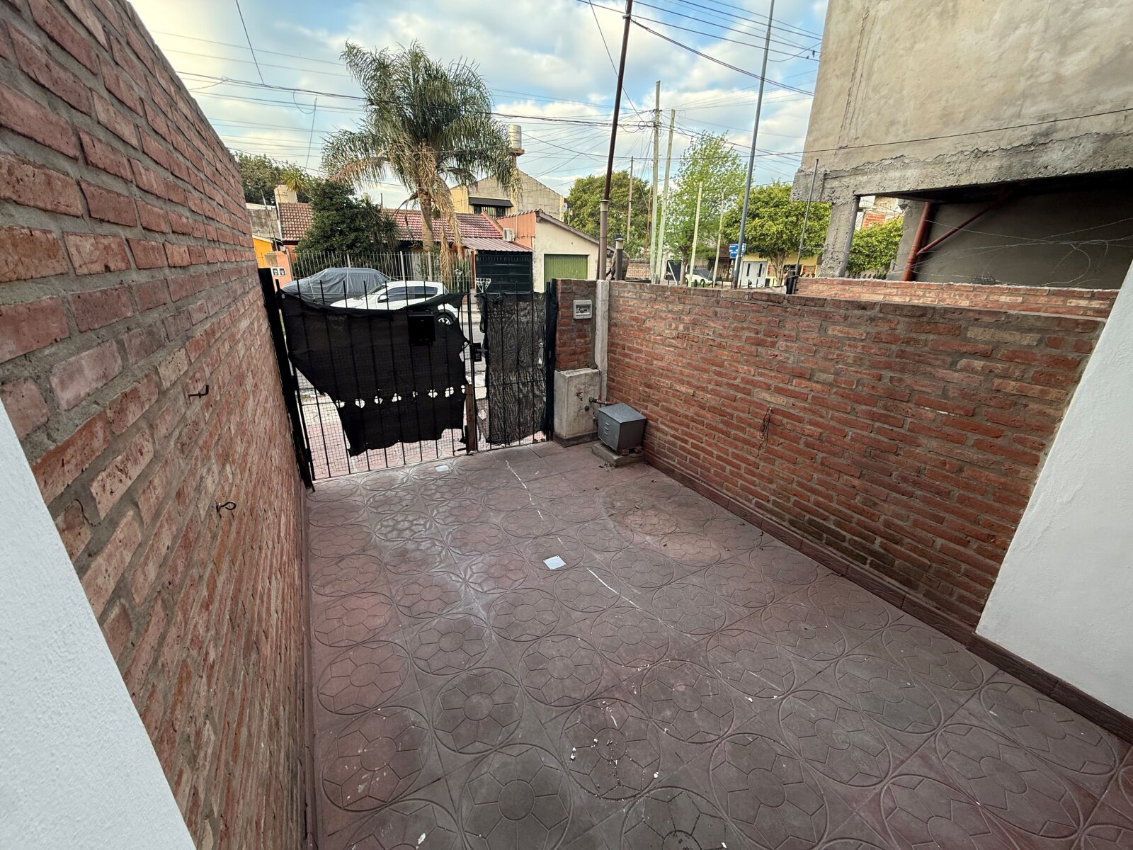 Alquiler. Dúplex 3 Amb con cochera y patio en Villa Luzuriaga - 2