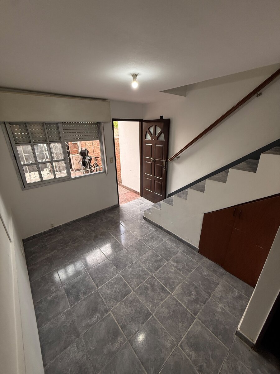 Alquiler. Dúplex 3 Amb con cochera y patio en Villa Luzuriaga - 4