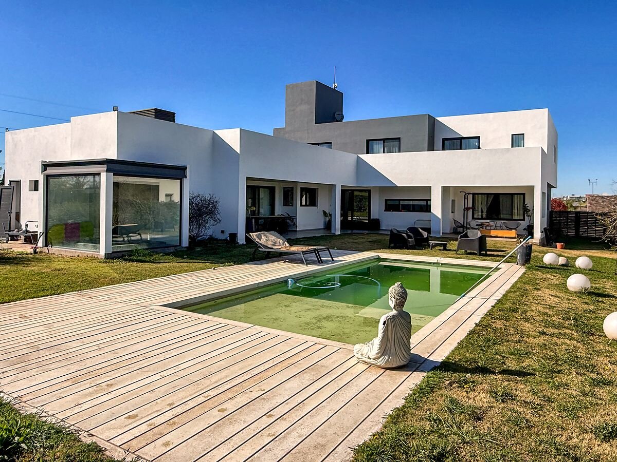 Casa en venta 4 dorm con pileta y quincho, 1.500 m² en La Cascada Country Golf — foto 2