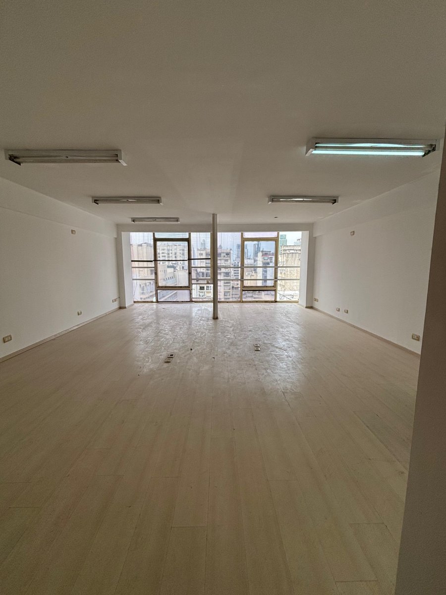 Moderna Oficina con excelente iluminación, cocina y baño privado, Monserrat. — foto 2
