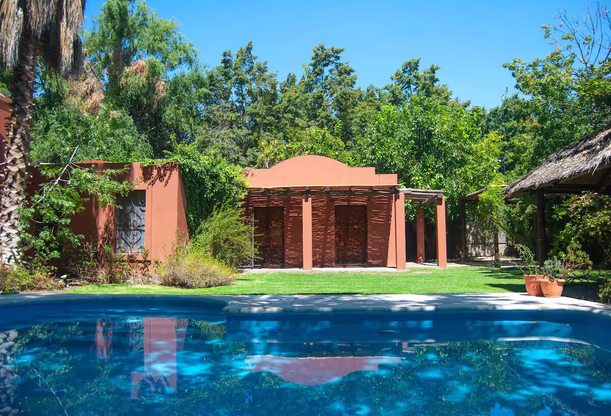ORIGO NEGOCIOS INMOBILIARIOS OFRECE A LA VENTA HERMOSA CASA EN CHACRAS DE CORIA.