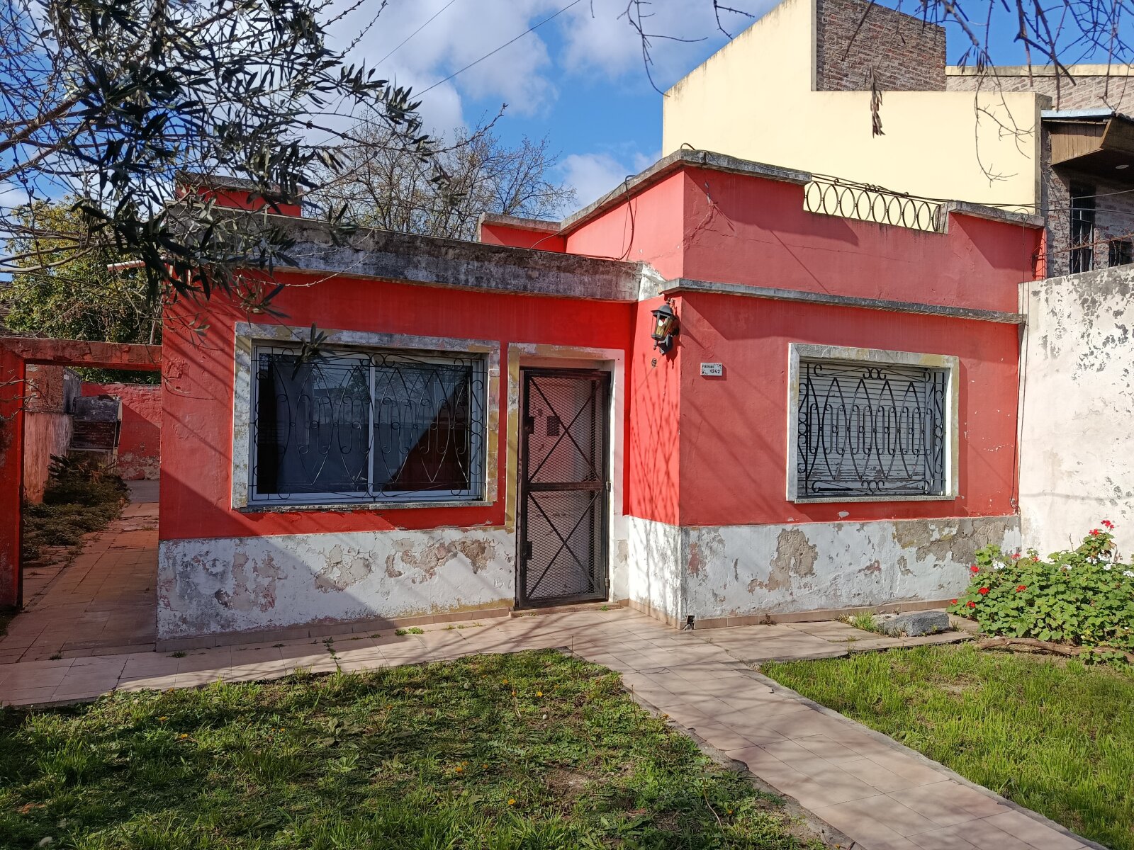Casa 3 ambientes con patio - 2