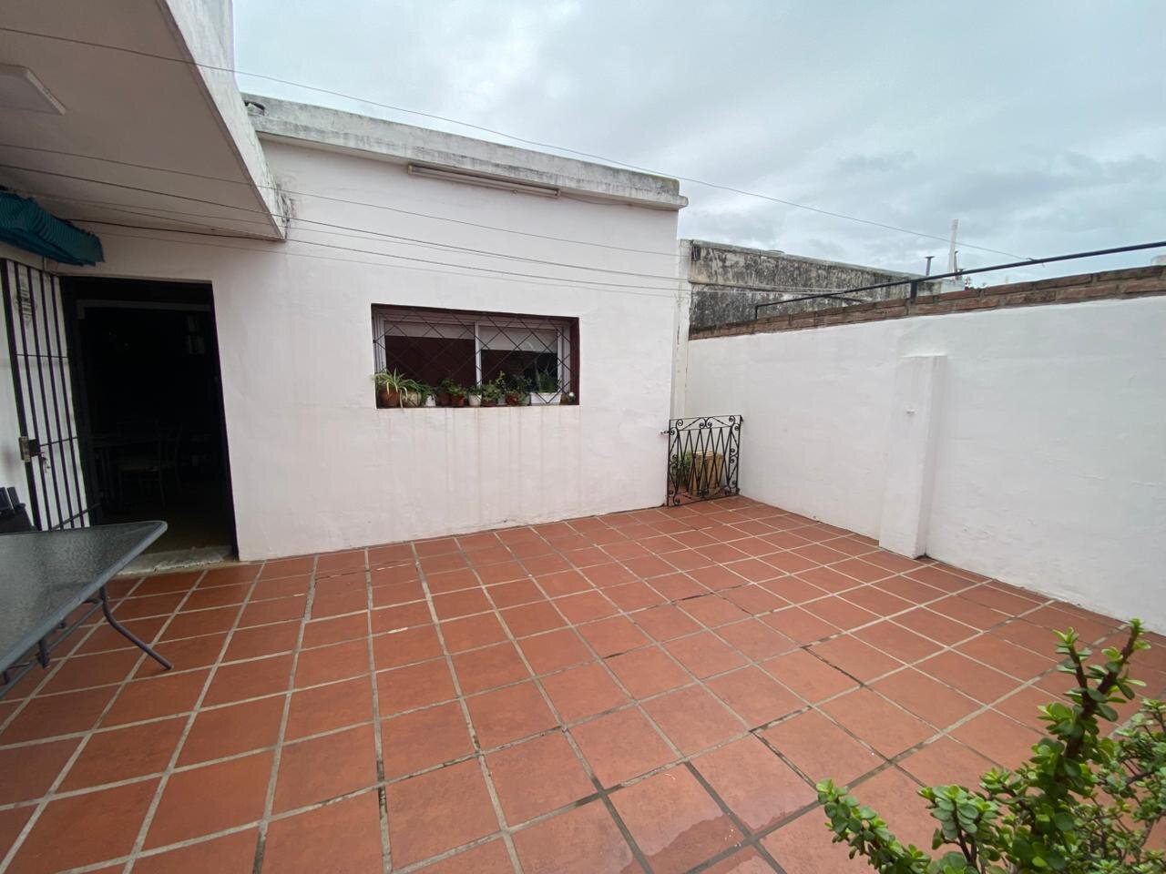 CASA DOS DORMITORIOS IMPECABLE VILLA CABRERA - Imagen 18