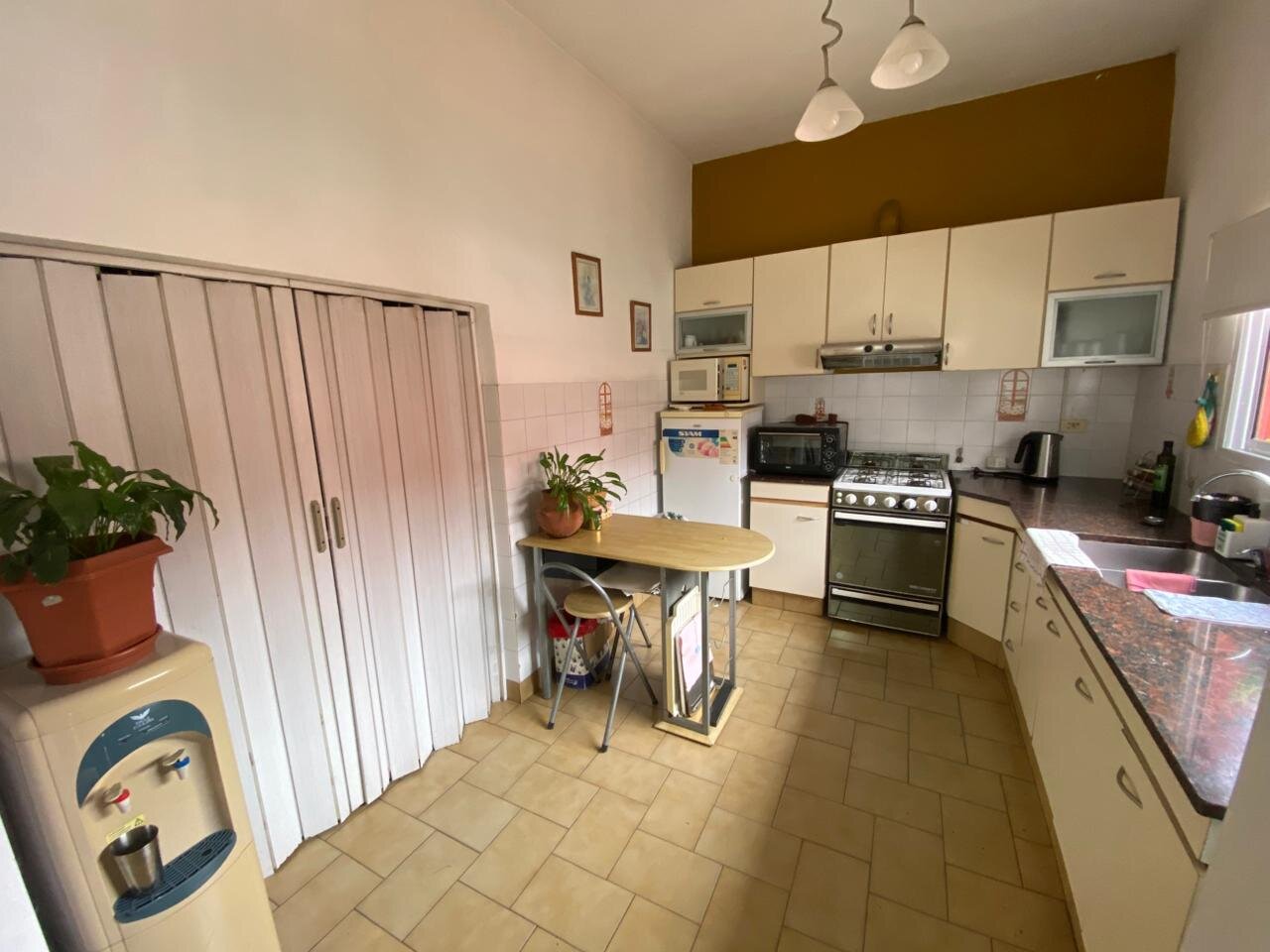 CASA DOS DORMITORIOS IMPECABLE VILLA CABRERA - Imagen 15