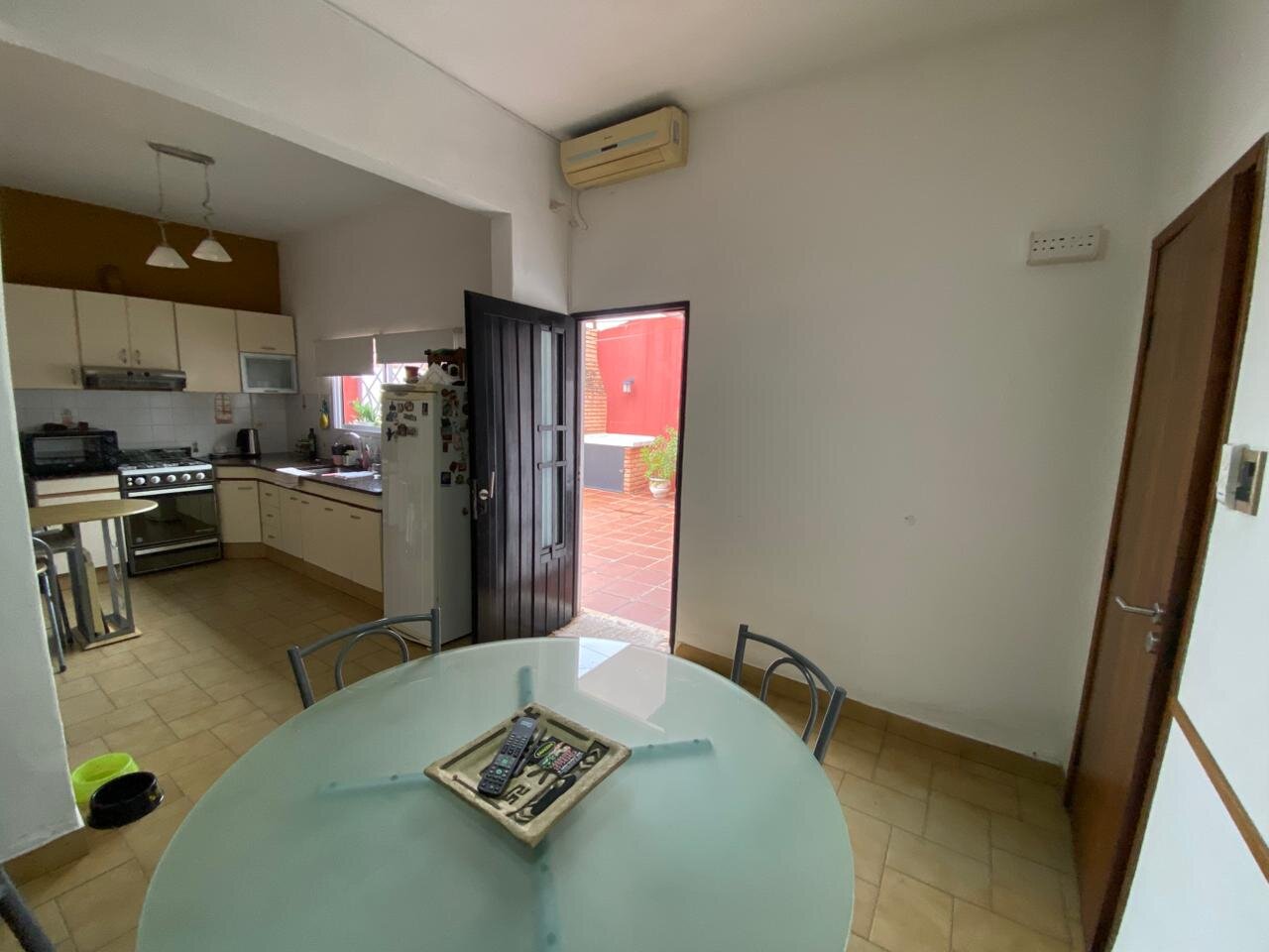 CASA DOS DORMITORIOS IMPECABLE VILLA CABRERA - Imagen 14