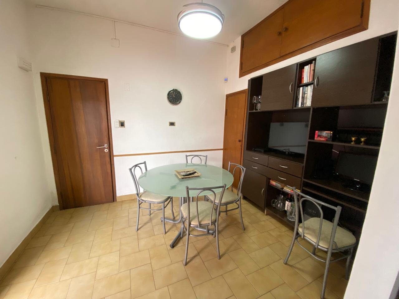 CASA DOS DORMITORIOS IMPECABLE VILLA CABRERA - Imagen 13