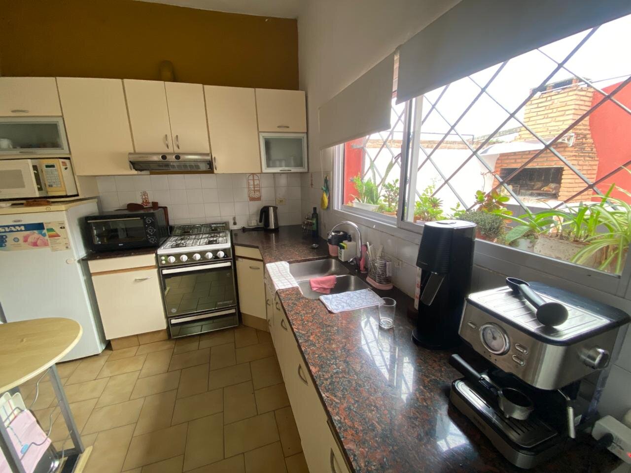 CASA DOS DORMITORIOS IMPECABLE VILLA CABRERA - Imagen 16
