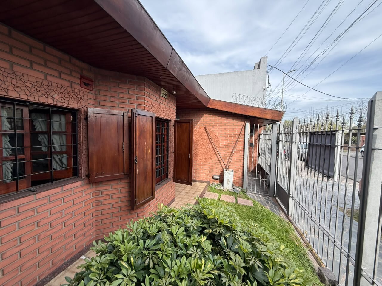 Venta casa 5 ambientes en Moron — foto 3
