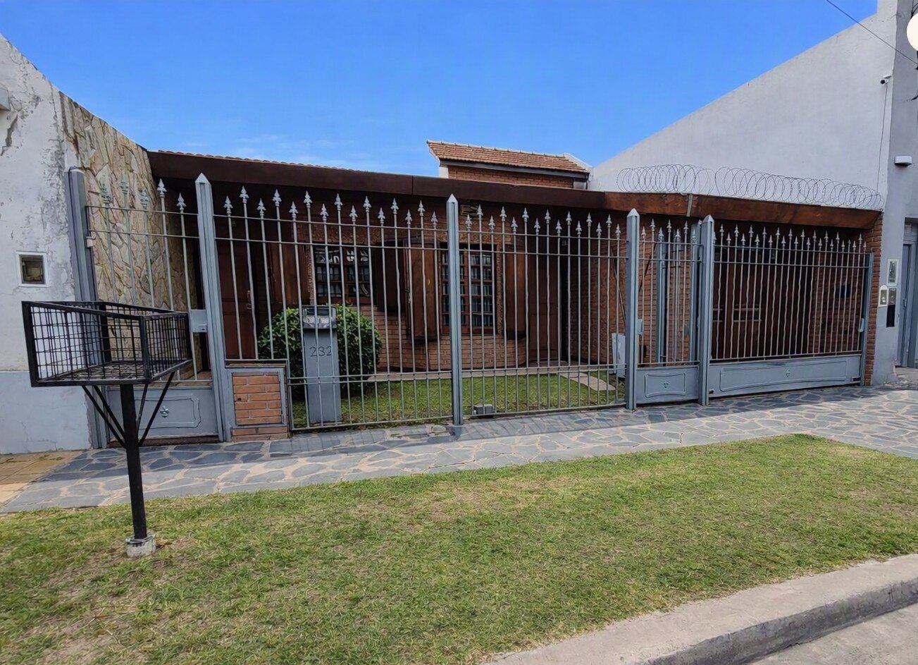 Venta casa 5 ambientes en Moron