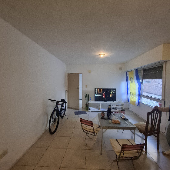 Amplio departamento de pasillo y escalera de 1 dormitorio — foto 6