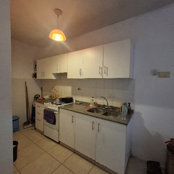 Amplio departamento de pasillo y escalera de 1 dormitorio — foto 5