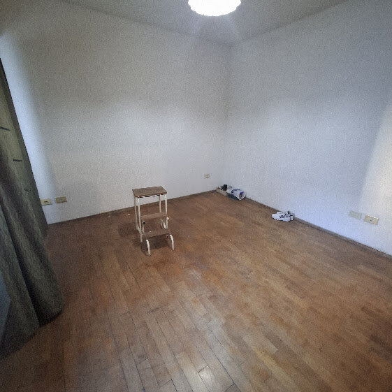 Amplio departamento de pasillo y escalera de 1 dormitorio — foto 9