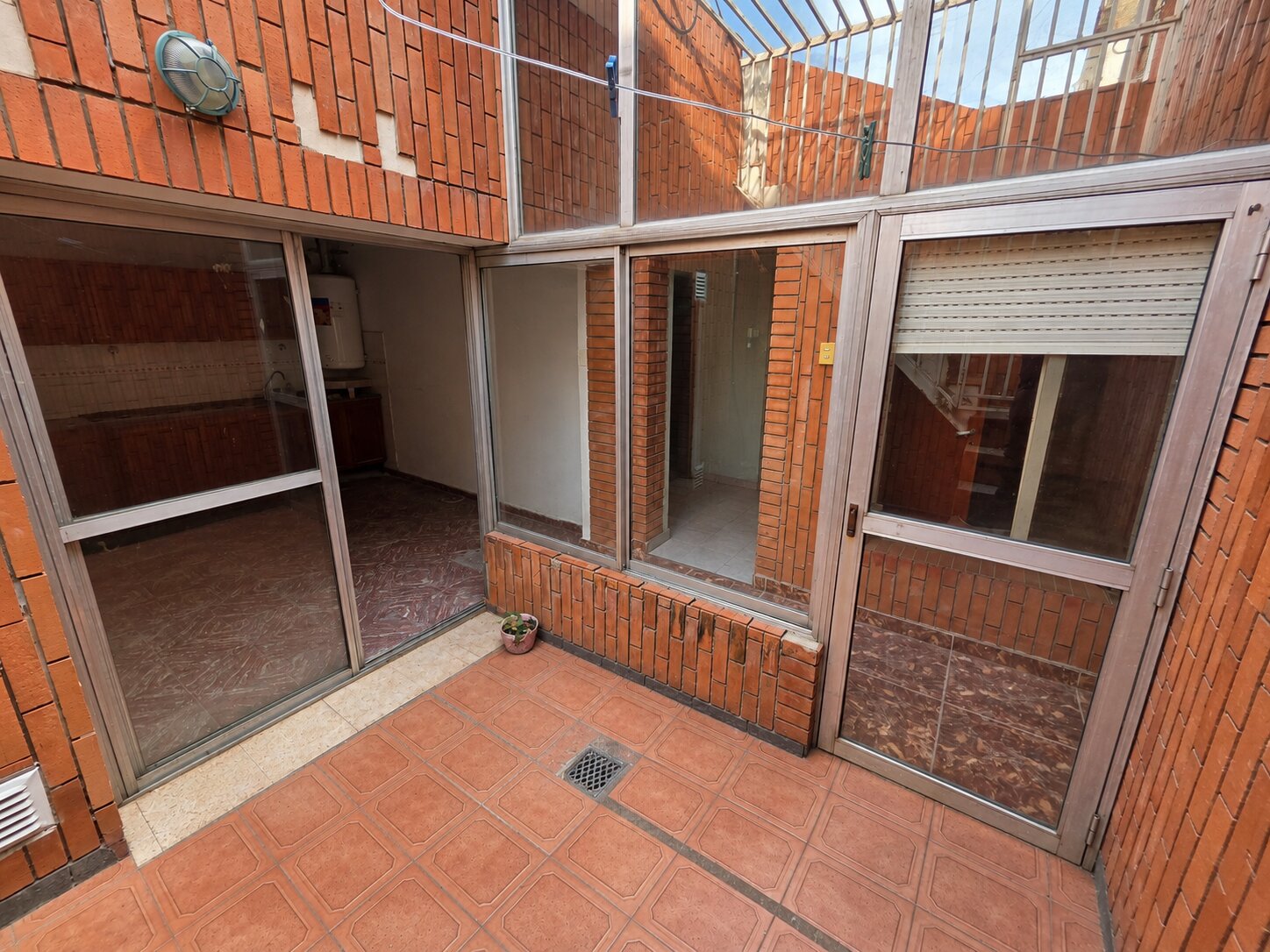 AMPLIA CASA AL FRENTE SOBRE AVENIDA ZONA SUR — foto 10