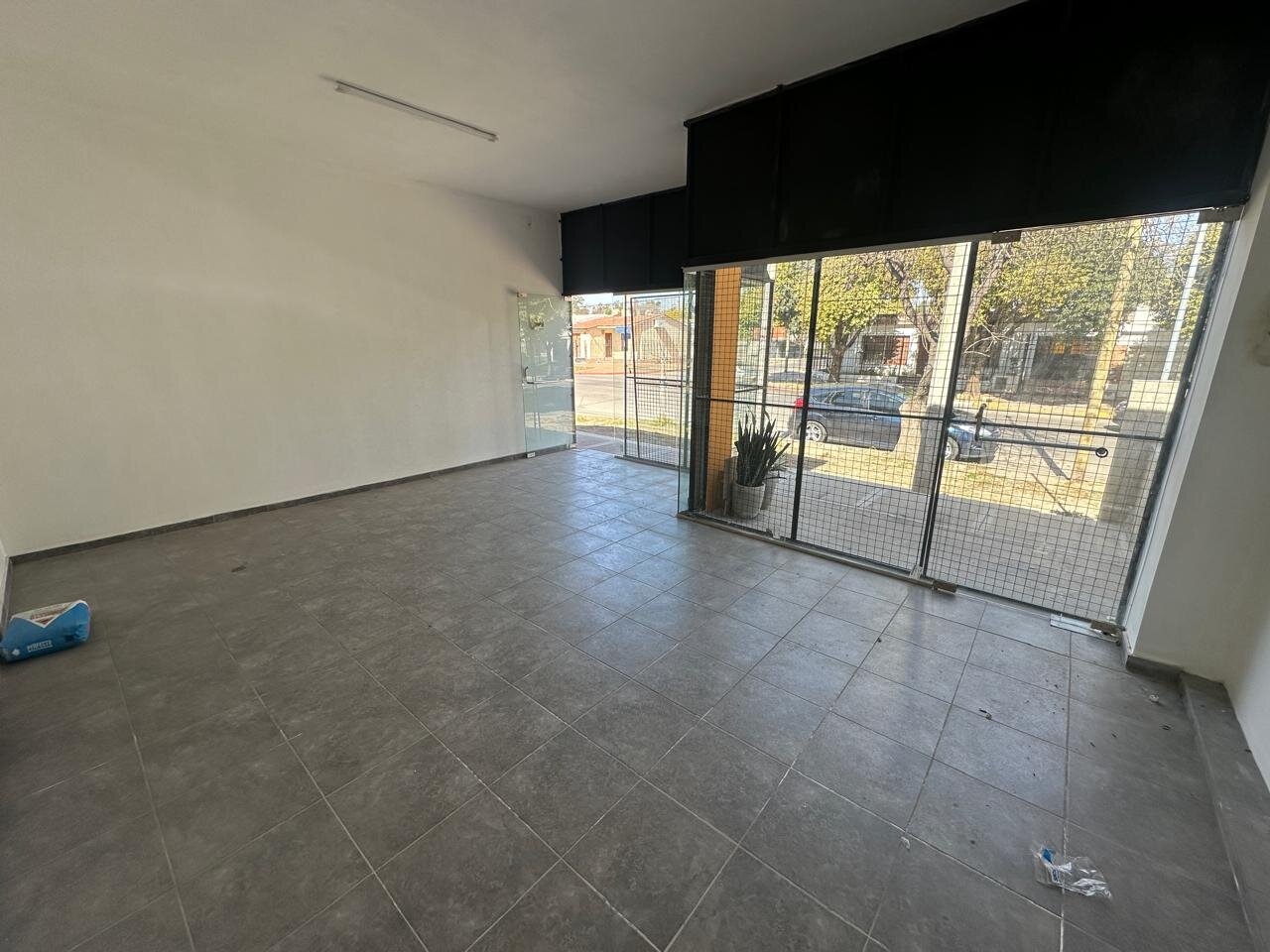 LOCAL EN ALQUILER 35 MTS CALLE LOS HORNILLOS B° BIALET MASSE - Imagen 5