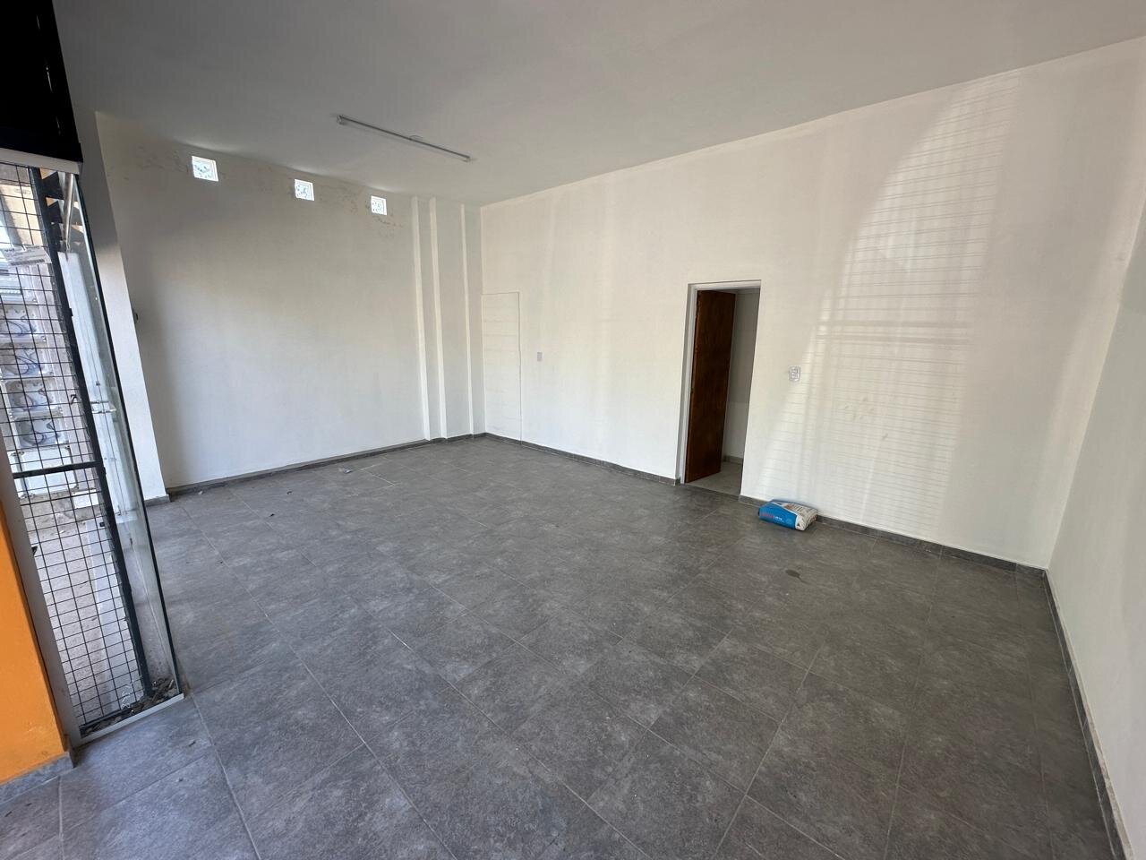 LOCAL EN ALQUILER 35 MTS CALLE LOS HORNILLOS B° BIALET MASSE - Imagen 4