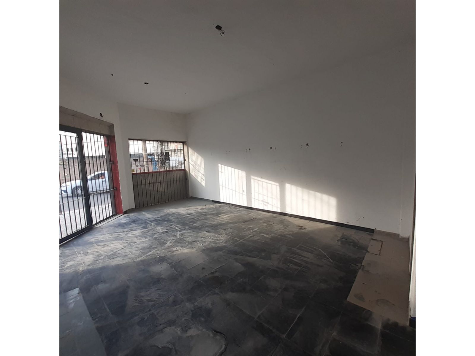OPORTUNIDAD Local Comercial | Castelar Norte | a Metros del Plaza Oeste Shopping - 2