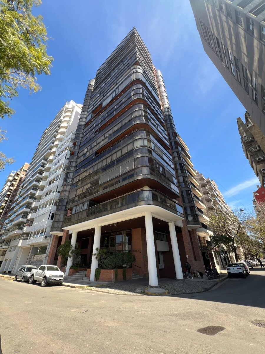 Piso exclusivo primera linea al río