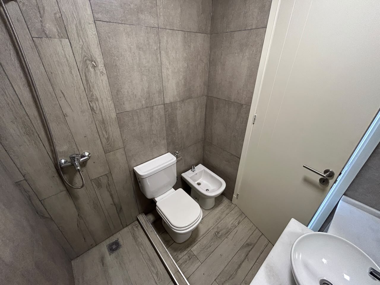 Duplex en Alquiler Colinas de Manantiales -- 3 Dormitorios 3 Baños - 16