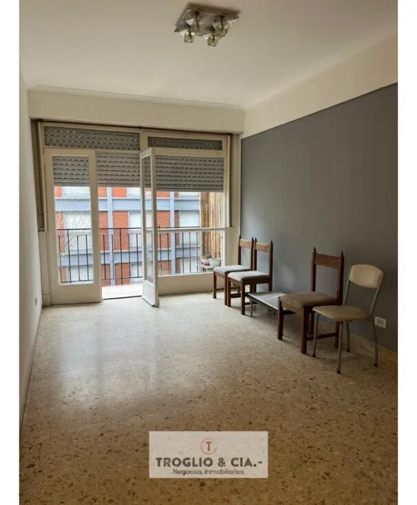 Departamento Dos Ambientes A La Calle - Zona Centro