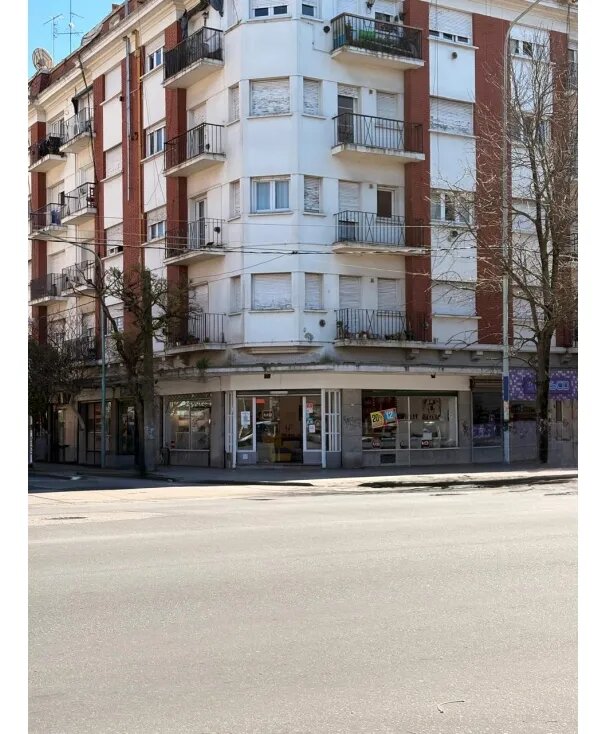 Alquiler Local Comercial En Esquina - Independencia Y Falucho - 3