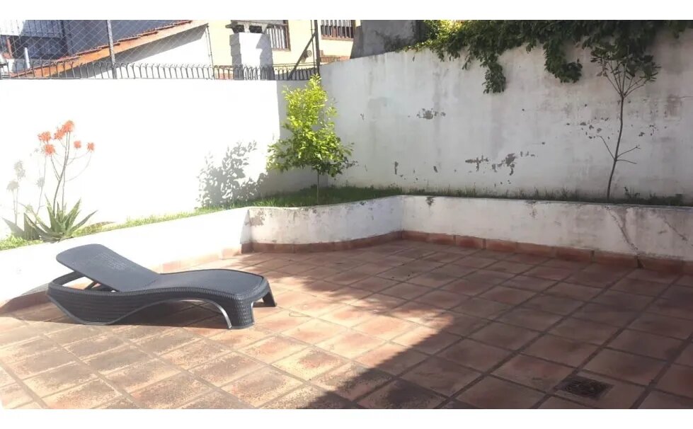Chalet De 4 Ambientes Con Entrada De Vehiculos, Playroom — foto 10
