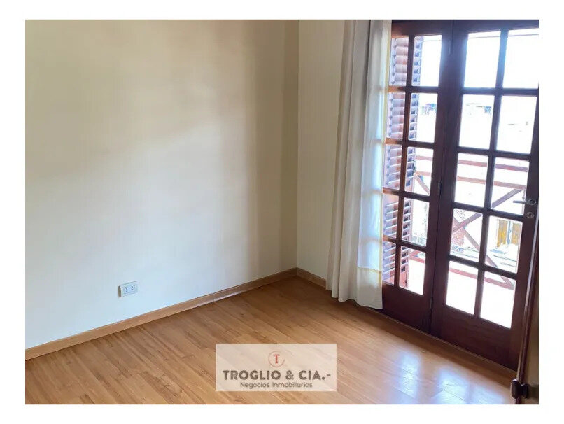 Casa De Seis Ambientes Más Cochera Doble - Retasada — foto 14