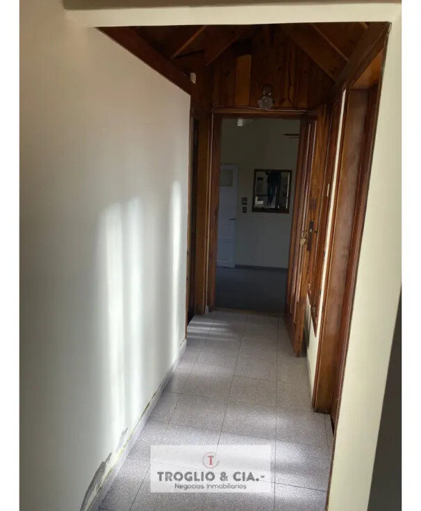 Casa De Seis Ambientes Más Cochera Doble - Retasada — foto 12