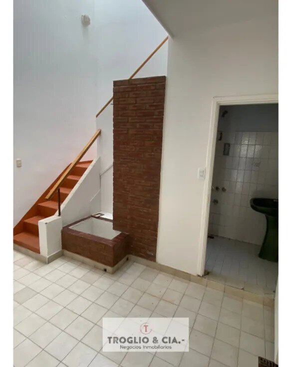 Casa De Seis Ambientes Más Cochera Doble - Retasada — foto 4