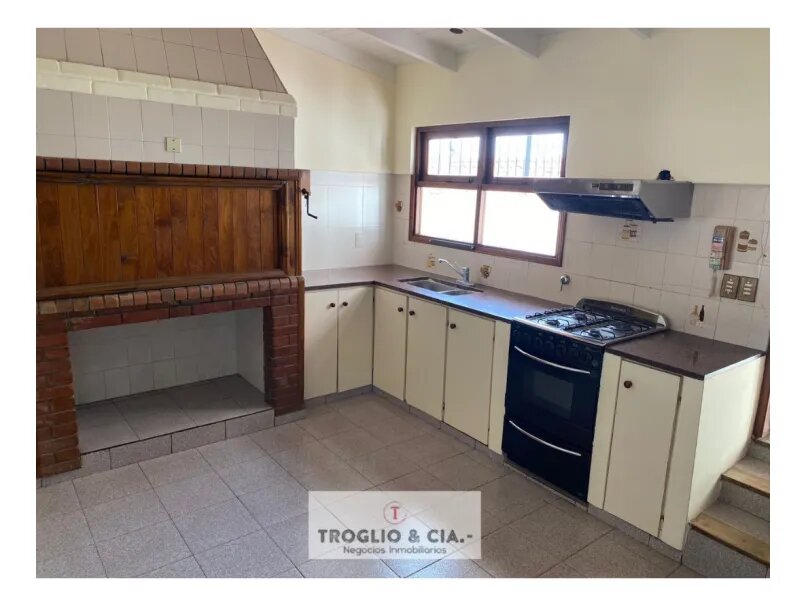 Casa De Seis Ambientes Más Cochera Doble - Retasada — foto 6