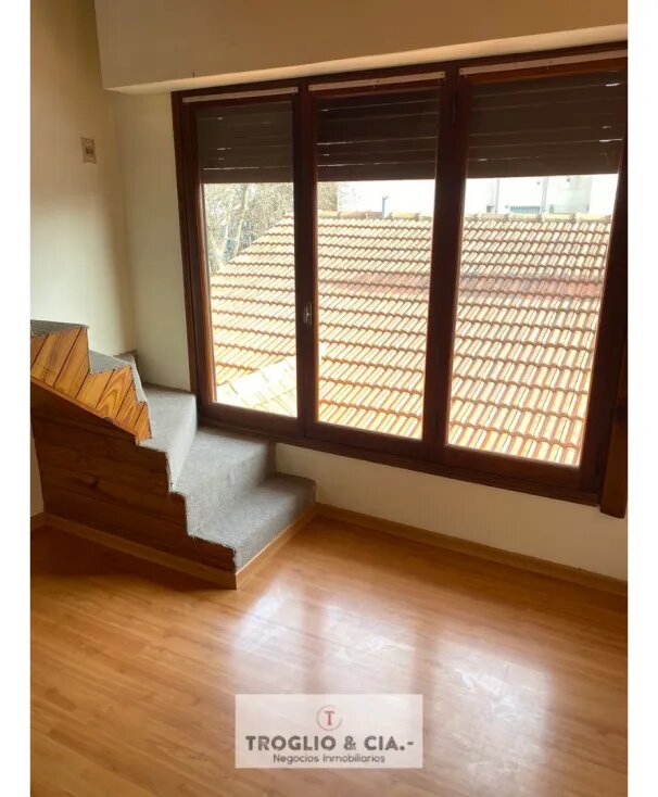 Casa De Seis Ambientes Más Cochera Doble - Retasada - 18